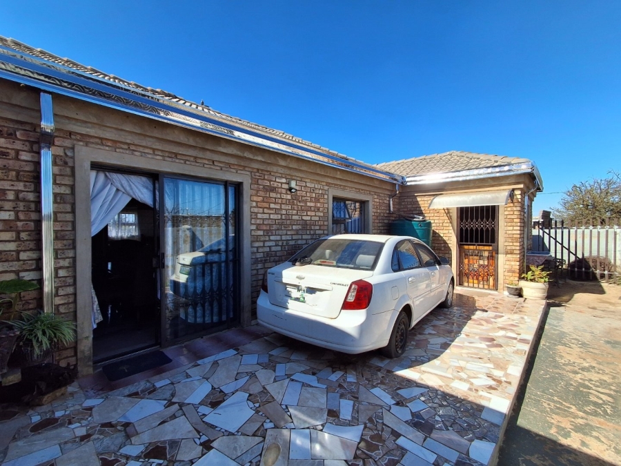 3 Bedroom Property for Sale in Ikageng North West